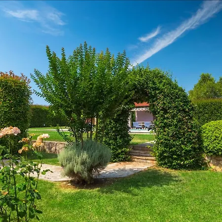 Apartmant Erman With Heated Pool Apartment